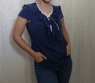 Blusa escote volante