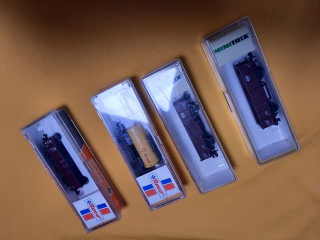 Vagones tren Roco y Minitrix