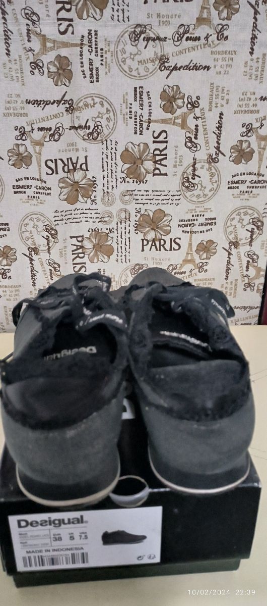 Desigual Zapatillas negras con puntillas