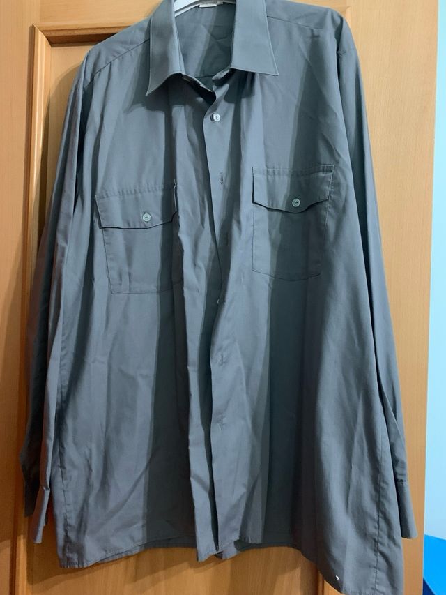camisa manga larga gris oscuro