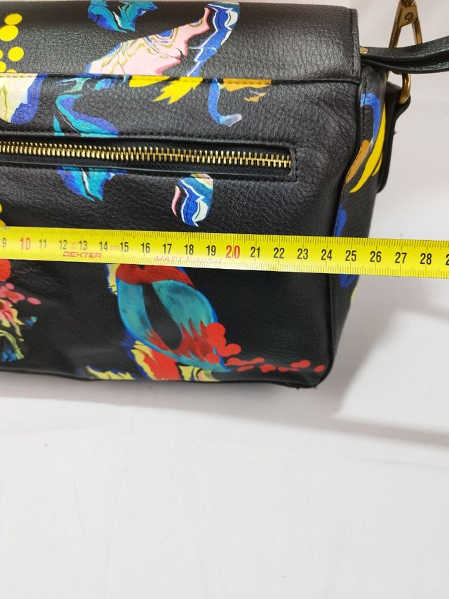 Bolso de mano desigual