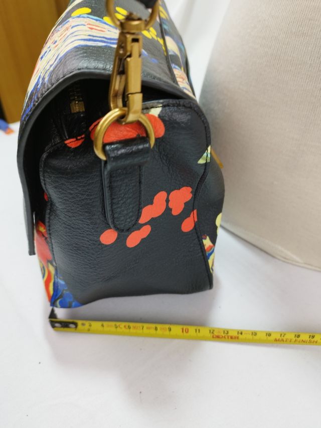 Bolso de mano desigual