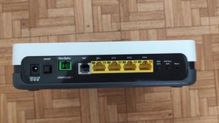 Router Movistar HGU en su caja
