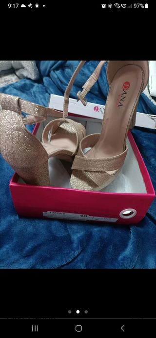 Zapatos de señora nuevos