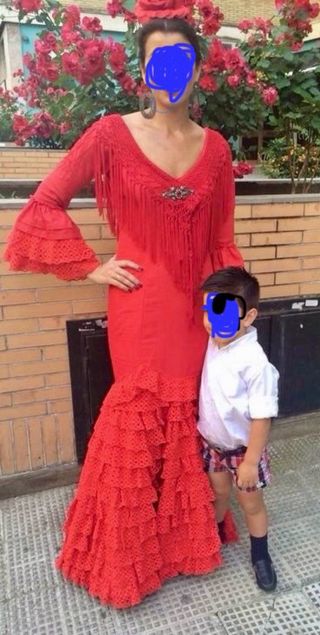 traje flamenca Talla S, mantoncillo y flor roja