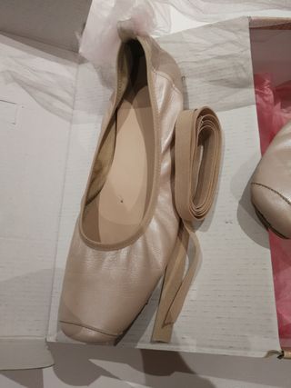 Bailarinas ceremonias parisittas, num 35