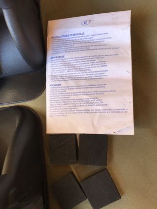 Portaesquis magneticos para dos pares de esquis 