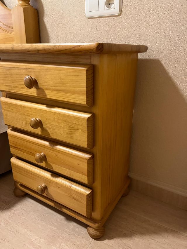 MESITAS DE NOCHE DE MADERA