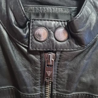 Cazadora cuero Guess