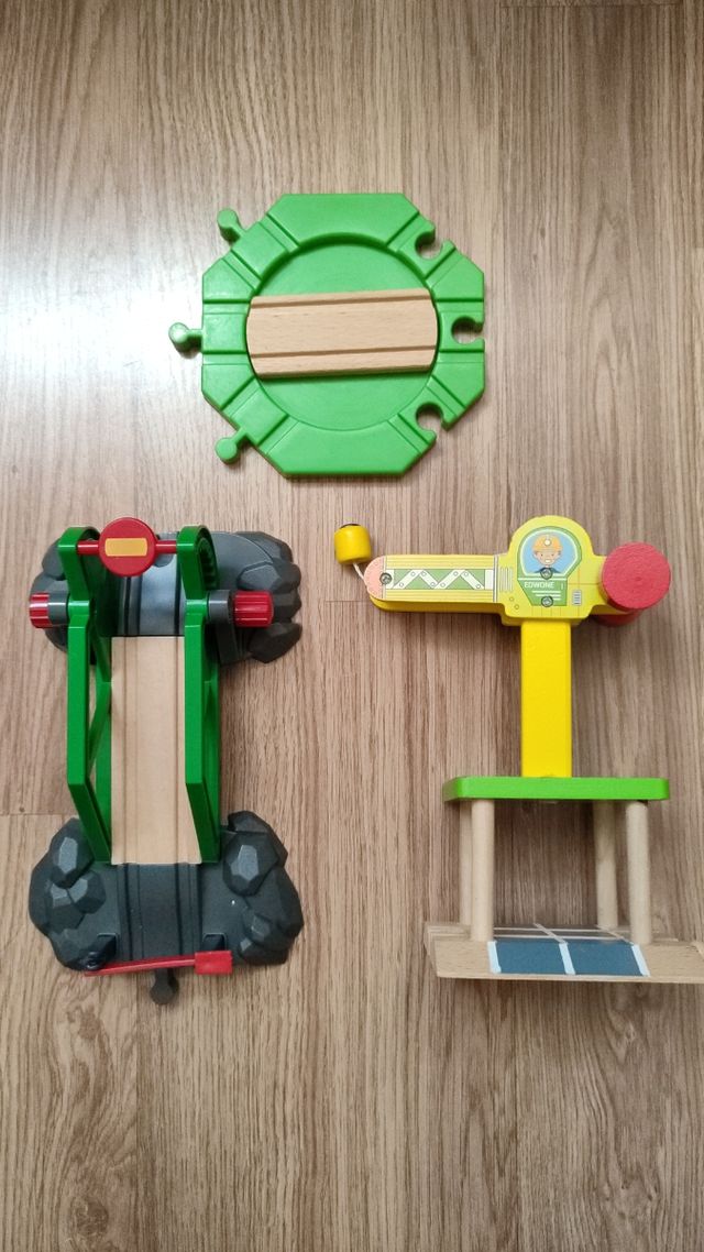 Vías de madera, trenes y accesorios