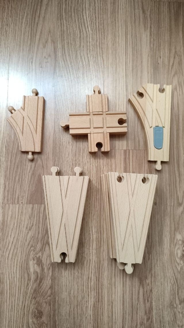 Vías de madera, trenes y accesorios