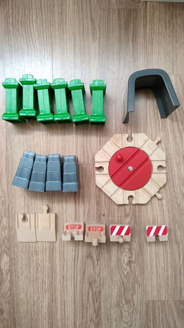 Vías de madera, trenes y accesorios