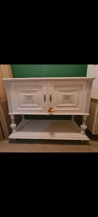 Mueble aparador antiguo.