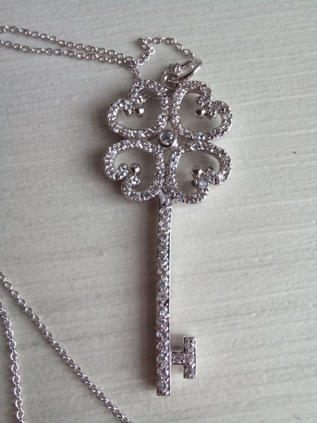 Ciondolo e catenella acciaio e zirconi 