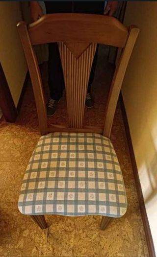 Mesa y sillas de salón de madera maciza