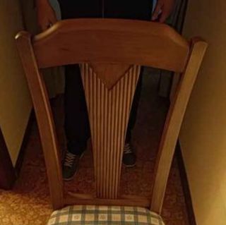 Mesa y sillas de salón de madera maciza