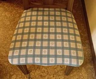 Mesa y sillas de salón de madera maciza