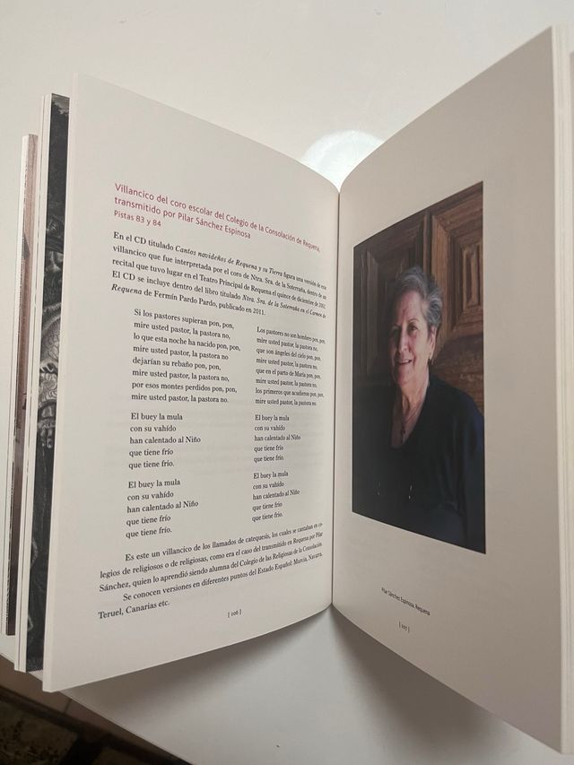 Libro y pendrive cantos navideños