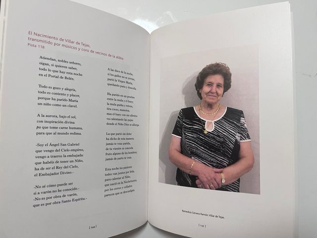 Libro y pendrive cantos navideños