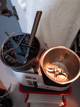 robot de cocina Lidl con su tabla antideslizante