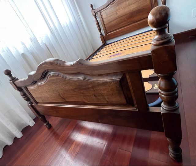 Cabecero/ Estructura de cama 105cm (sin somier)