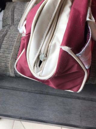 Bolso granate y hueso. Impermeable