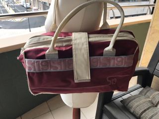 Bolso granate y hueso. Impermeable