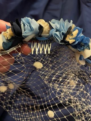 falda tipo carolina herrera y diadema