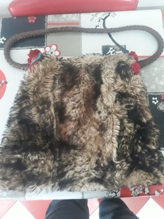 Bolsón/Zurrón artesano ibicenco de cuero con lana.