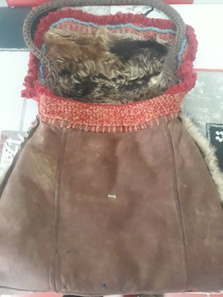Bolsón/Zurrón artesano ibicenco de cuero con lana.