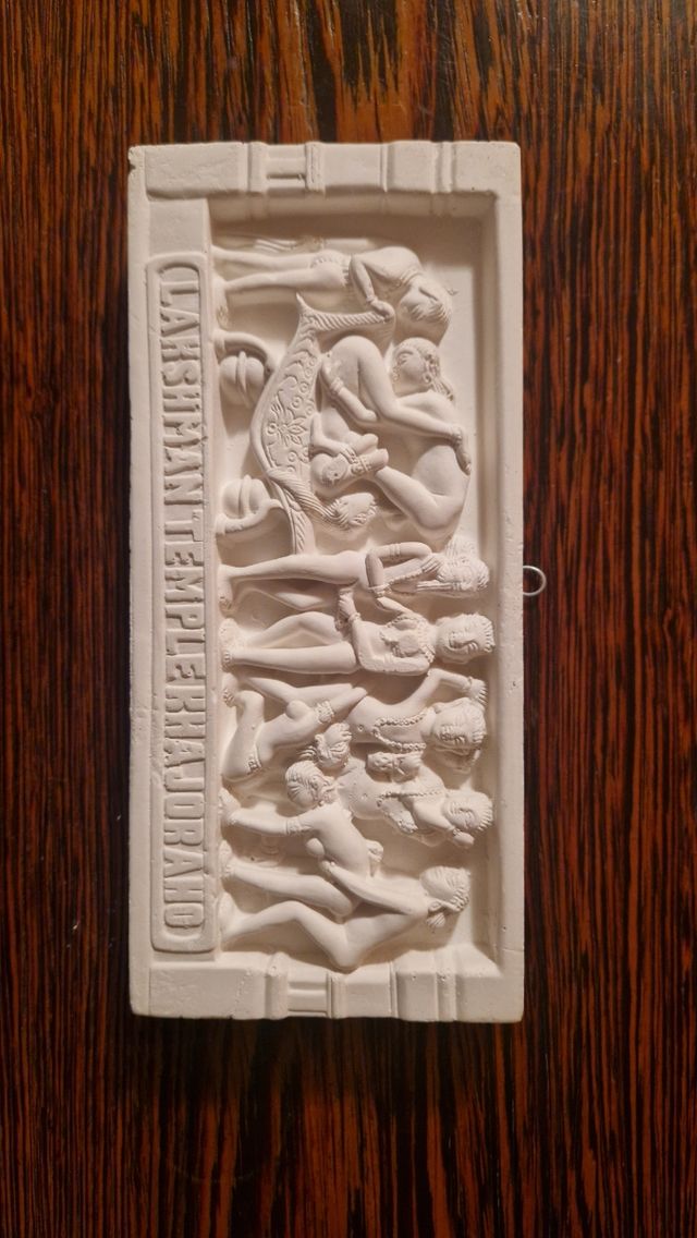 Quadretto allegorico in gesso