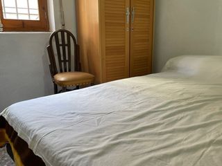 SE VENDE CASA CON COCHERA