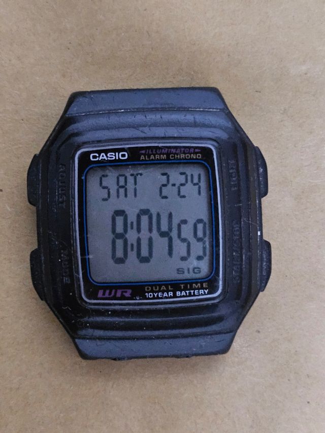 Reloj Casio F-201