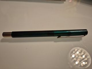 Pluma Parker vector verde translúcida nueva