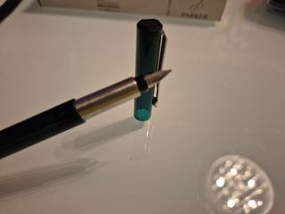 Pluma Parker vector verde translúcida nueva