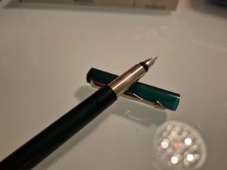 Pluma Parker vector verde translúcida nueva