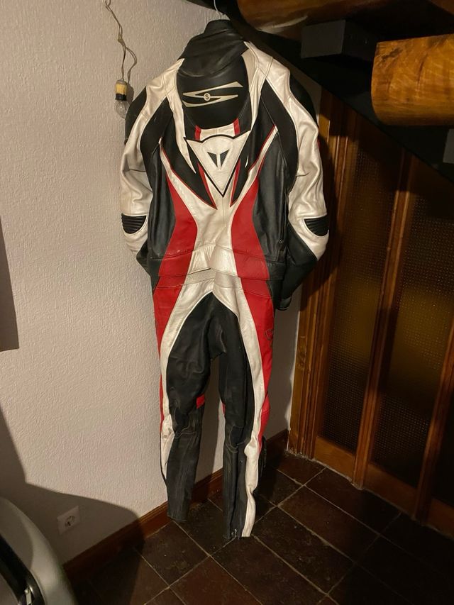 mono moto dainese talla 56