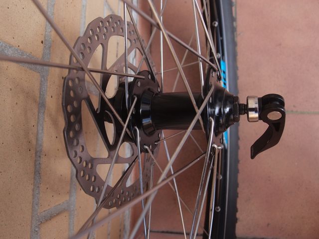Rueda Delantera Completa 26" disco/V-brake