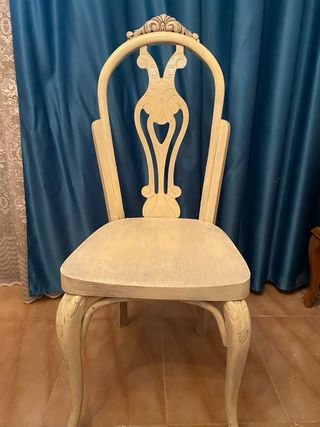 Silla de madera antigua