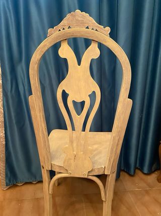 Silla de madera antigua