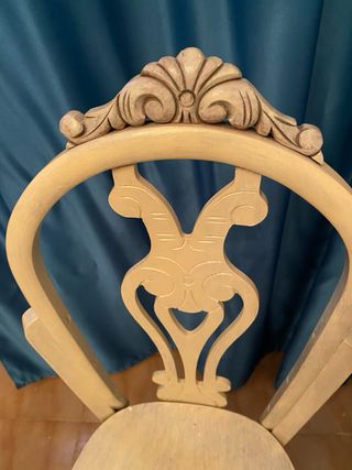 Silla de madera antigua