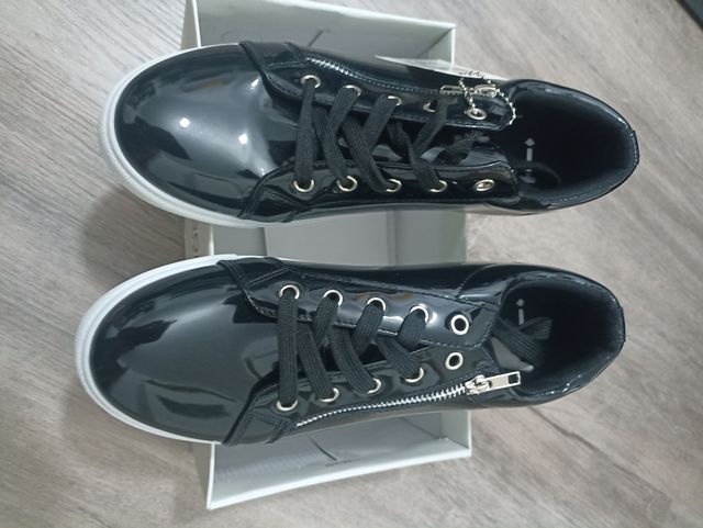 Zapatillas mujer. Tino González.