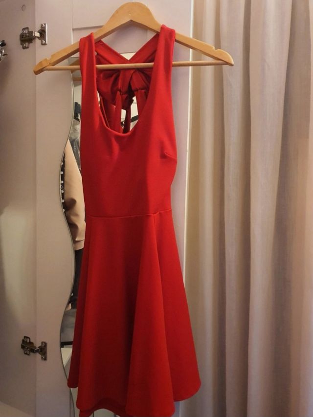 Vestido rojo con lazo