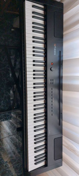 Teclado artesia AP-88H+ con accesorios