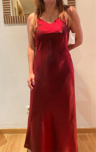 vestido rojo fuego + fular + flor