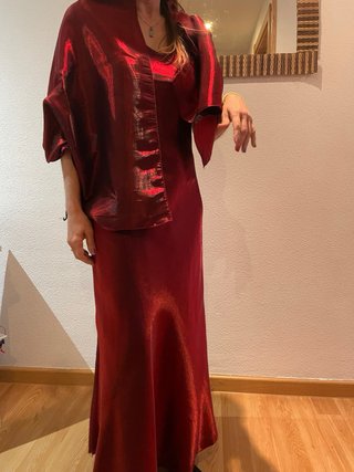 vestido rojo fuego + fular + flor
