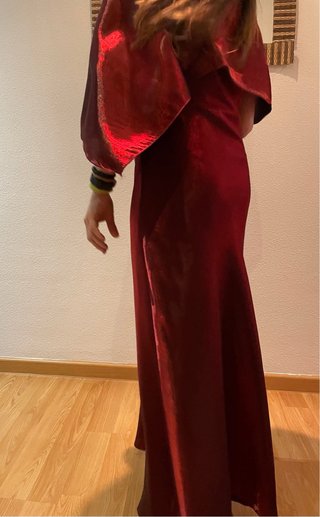 vestido rojo fuego + fular + flor