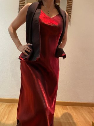 vestido rojo fuego + fular + flor