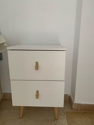 conjunto de comoda y mesita de noche