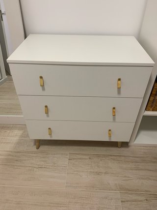 conjunto de comoda y mesita de noche